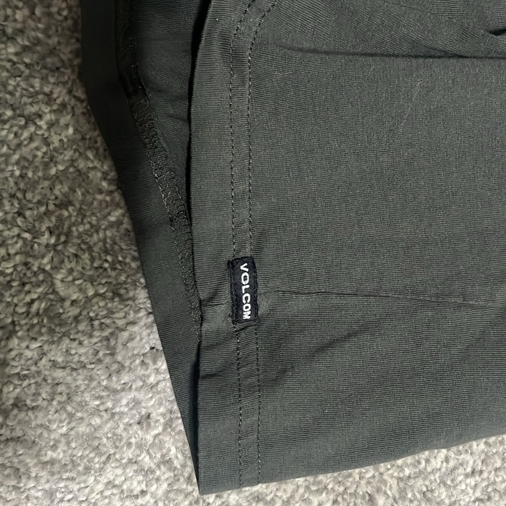 Men’s Volcom tee - Picture 4 of 6